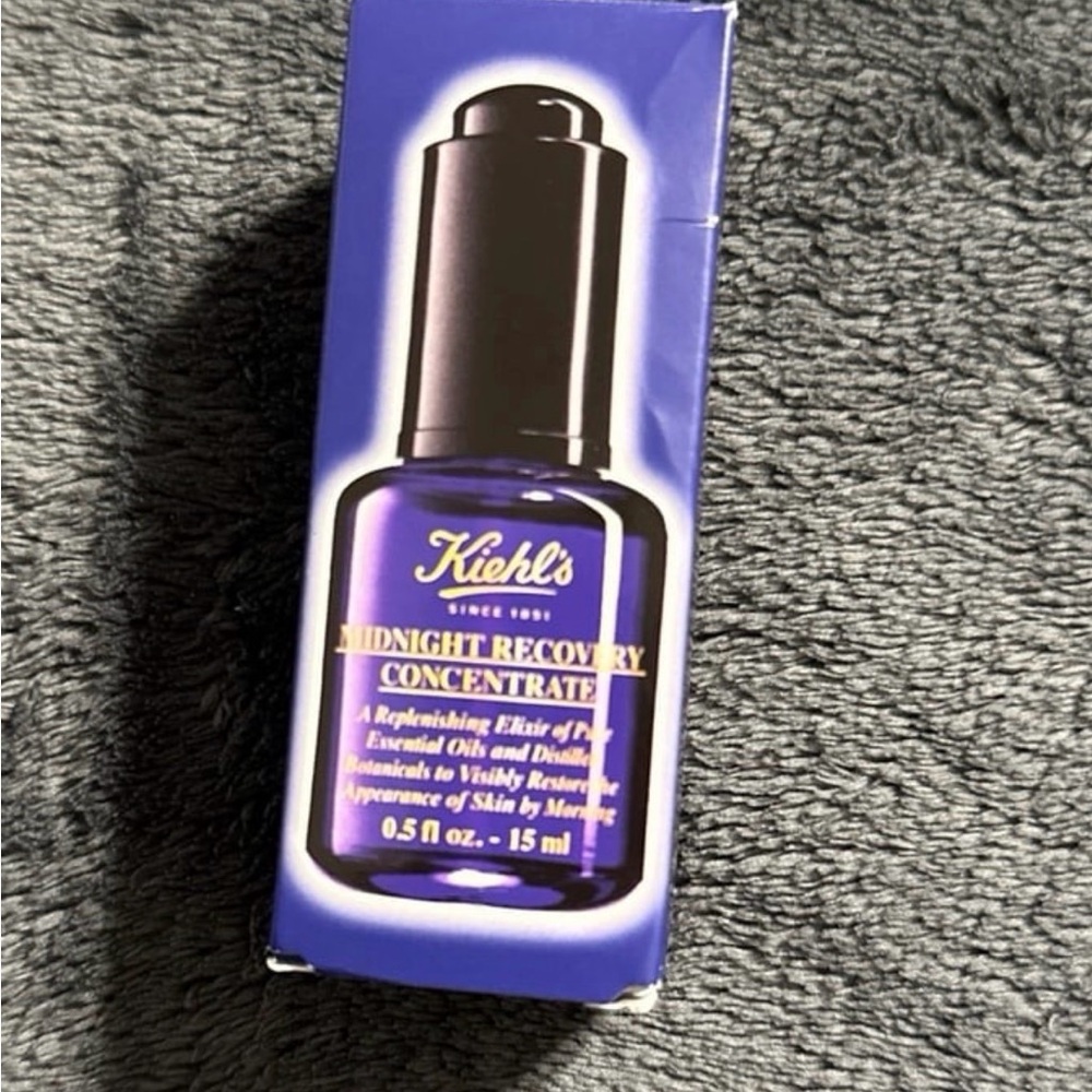 Kiehl's Midnight Recovery Concentrate in Deep Blue